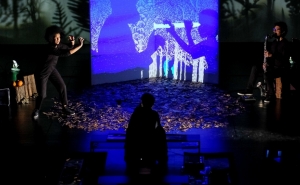 500 CRIANÇAS DA COMUNIDADE ESCOLAR DESLUMBRARAM-SE COM «O CONVIDADOR DE PIRILAMPOS» NO CINETEATRO LOULETANO