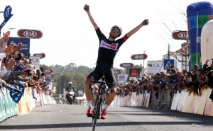  Fuga para Amarela | Pawel Bernas vence etapa e lidera