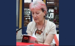 Escritora Manuela Ribeiro  divulga a sua obra em Olhão