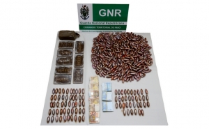 GNR detém três indivíduos e apreende cerca de 8 quilos de haxixe e mais de 12 mil euros em dinheiro 