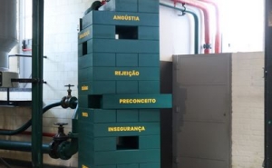 O outro peso da obesidade: «Torre dos Desequilíbrios» chega a Loulé para sensibilizar para o impacto emocional da doença