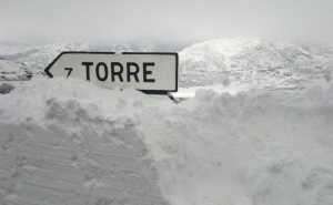 Queda de neve corta vias de acesso à Serra da Estrela (atualização)