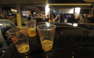 Covid-19: Bares podem reabrir no domingo com regras dos restaurantes