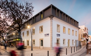 1º Hostel em Quarteira inaugura hoje