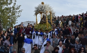 DOMINGO DE PÁSCOA: IMAGEM DA MÃE SOBERANA DESCE À CIDADE DE LOULÉ