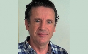 LUÍS BARRIGA APRESENTA «MAIS SOL QUE SOMBRA» NA BIBLIOTECA DE LOULÉ