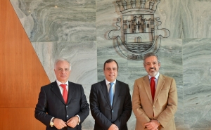 A Câmara Municipal de Sines, aicep Global Parques e APS – Administração dos Portos de Sines e do Algarve, SA celebraram protocolo de colaboração com vista a promoção conjunta do Espaço Económico de Si