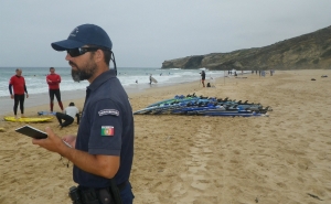 Polícia Marítima deteta incumprimento em fiscalização a escolas de surf de Lagos