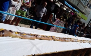 Quarteira distribui Folar Gigante no Mercadinho da Páscoa 