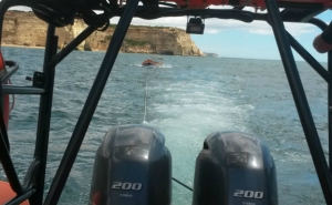 Salvamento de embarcação com 7 turistas 