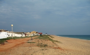Ações judiciais podem adiar posse administrativa de casas ilegais na Praia de Faro