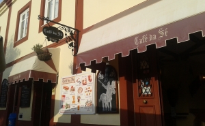 TERTÚLIA MAIS PEQUENA DO MUNDO REÚNE NO CAFÉ DA SÉ