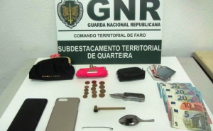 Homem detido por roubo no Passeio das Dunas - Quarteira