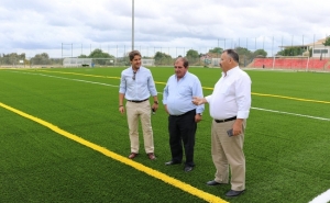 SINTÉTICO DO CAMPO DE TREINOS DO ESTÁDIO DA NORA PERTO DA CONCLUSÃO