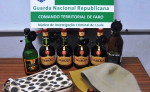 Homem detido em Quarteira por posse de arma proibida e tráfico de estupefacientes