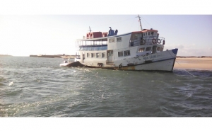 Apoio a embarcação da carreira Faro-Olhão após esta ficar à deriva junto ao Núcleo do Farol