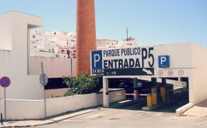 Parque de estacionamento em Albufeira multado devido a preços elevados