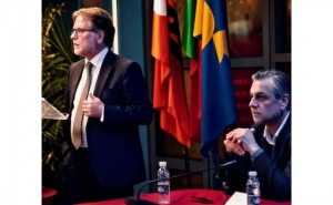 Ministro assume compromisso de reduzir tempos de espera no Aeroporto de Faro