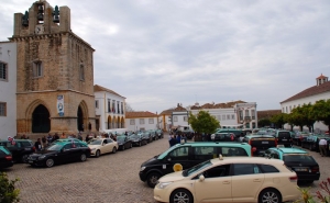 Taxistas algarvios realizam marcha lenta contra concorrência desleal