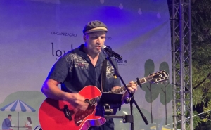 Bruno Maliji encanta Mercado de Verão de Quarteira com noite de música portuguesa 