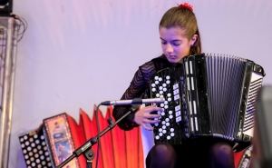 SOLANGE COELHO, CAMPEÃ DO MUNDO DE ACORDEÃO AOS  12 ANOS DE IDADE  