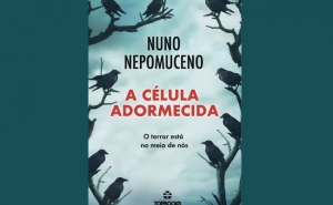 Autor do «A Célula Adormecida» em sessão de autógrafos no Forum Algarve