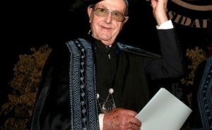 Luto académico de três dias na Universidade do Algarve por Manoel de Oliveira