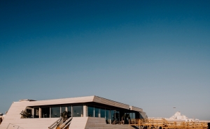 ÁGUA QLUB: ACABA DE CHEGAR UM NOVO CONCEITO DE PRAIA A VILAMOURA