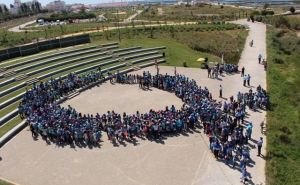 ALUNOS DO CONCELHO FORMAM LAÇO HUMANO