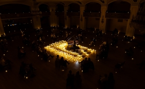 Magia do Natal chega aos concertos de música clássica à luz das velas