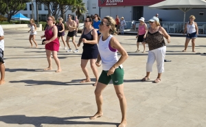 QUARTEIRA | Mais uma aula aberta de Fitness com Fidel Gonga dinamiza o Largo da Gaivota