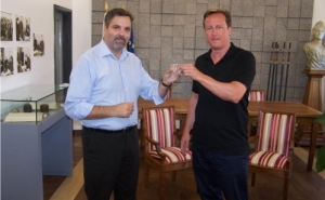 Primeiro-ministro britânico assistido no Centro de Saúde de Monchique