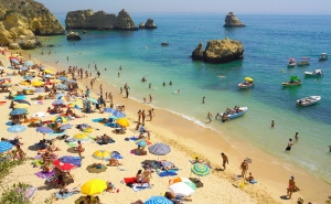Praia e hotéis do Algarve candidatos aos óscares do turismo