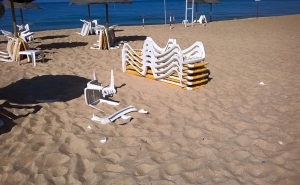 Jovens vandalizam equipamentos na praia da Maria’s 