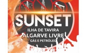 Cordão humano contra exploração de petróleo une manifestantes e banhistas na Ilha de Tavira