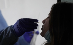 Covid-19: Ómicron responsável por 92,5% dos casos e SNS apresenta «sinais de pressão»