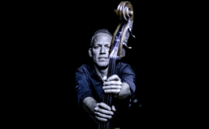 AVISHAI COHEN TRIO, ÍCONE MUNDIAL DO CONTRABAIXO, NO CINE-TEATRO LOULETANO EM NOVEMBRO