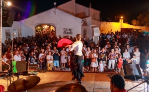 A arte saiu à rua e iluminou a noite do Centro histórico são-brasense