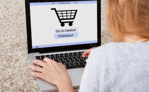 Um terço dos portugueses já fez compras online