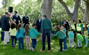 ANTÓNIO COSTA PARTICIPOU NO «ABRAÇO VERDE» NO PARQUE MUNICIPAL DE LOULÉ COM 3 MIL CRIANÇAS