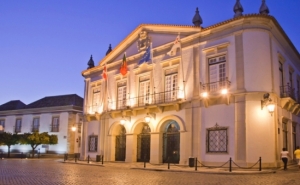 MUNICÍPIO DE FARO RECEBE EMBAIXADORA DE CUBA