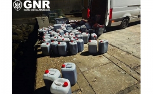 Operações da GNR de norte a sul travam redes marítimas de droga: 1 detido e apreendidas 9 viaturas, 2 armas de guerra e cerca de 10 000 litros de combustível