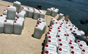 Polícia Marítima apreende 124 bidões de combustível à deriva no mar no Algarve