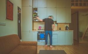 Comprar imóvel com inquilino? Consultório jurídico diz o que fazer