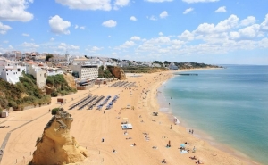 ALBUFEIRA TEM 25 PRAIAS COM BANDEIRA AZUL E LIDERA NOVAMENTE RANKING NACIONAL 