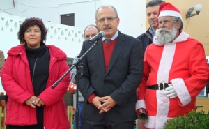 Crianças adornam cidade de Loulé de vermelho durante inauguração da «Aldeia dos Sonhos» (C/ FOTOS)
