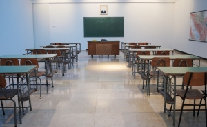 Escolas fechadas a partir de sexta-feira - Governo decide hoje