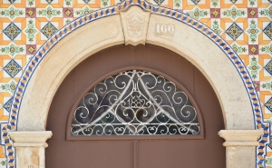 Visita orientada às fachadas azulejadas de Tavira