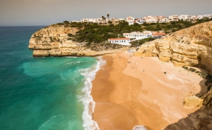 Praia de Benagil e Praia dos Caneiros entre as 100 praias do mundo «a não perder»