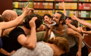 COMPANHIA DE MÚSICA TEATRAL APRESENTA CONFERÊNCIA-PERFORMATIVA ZYG, SOBRE ARTE PARA A PRIMEIRA INFÂNCIA, NO CINE-TEATRO LOULETANO